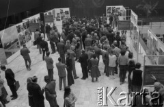 1986, Warszawa, Polska.
Wystawa fotograficzna radzieckiej agencji informacyjnej TASS w Domu Przyjaźni Towarzystwa Przyjaźni Polsko-Radzieckiej przy ulicy Marszałkowskiej 115. 
Fot. Romuald Broniarek, zbiory Ośrodka KARTA
