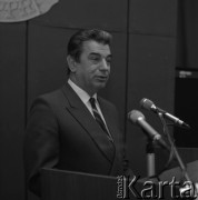 1986, Warszawa, Polska.
Ambasador ZSRR w Polsce Władimir Browikow w Towarzystwie Przyjaźni Polsko-Radzieckiej.
Fot. Romuald Broniarek, zbiory Ośrodka KARTA