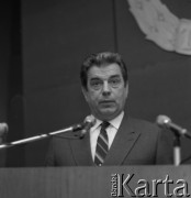 1986, Warszawa, Polska.
Ambasador ZSRR w Polsce Władimir Browikow w Towarzystwie Przyjaźni Polsko-Radzieckiej.
Fot. Romuald Broniarek, zbiory Ośrodka KARTA