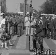 1.05.1986, Warszawa, Polska.
Pochód pierwszomajowy na ulicy Marszałkowskiej.
Fot. Romuald Broniarek, zbiory Ośrodka KARTA
