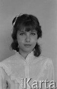 1986, Warszawa, Polska.
Uczennica Szkoły Średniej przy Ambasadzie ZSRR przy ulicy Kieleckiej.
Fot. Romuald Broniarek, zbiory Ośrodka KARTA