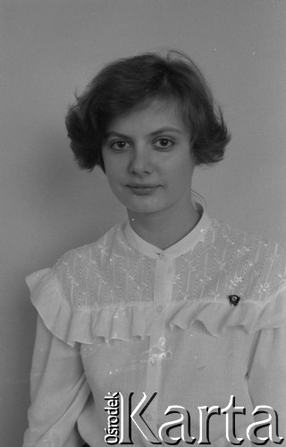 1986, Warszawa, Polska.
Uczennica Szkoły Średniej przy Ambasadzie ZSRR przy ulicy Kieleckiej.
Fot. Romuald Broniarek, zbiory Ośrodka KARTA