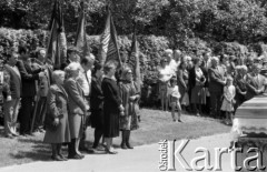 1986, Warszawa, Polska.
Pogrzeb pisarza Jerzego Putramenta na Cmentarzu Wojskowym na Powązkach.
Fot. Romuald Broniarek, zbiory Ośrodka KARTA