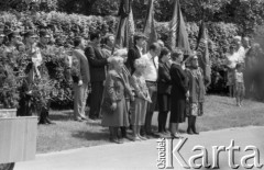 1986, Warszawa, Polska.
Pogrzeb pisarza Jerzego Putramenta na Cmentarzu Wojskowym na Powązkach.
Fot. Romuald Broniarek, zbiory Ośrodka KARTA