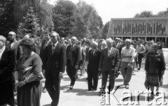 1986, Warszawa, Polska.
Pogrzeb pisarza Jerzego Putramenta na Cmentarzu Wojskowym na Powązkach.
Fot. Romuald Broniarek, zbiory Ośrodka KARTA