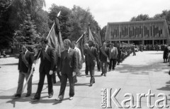 1986, Warszawa, Polska.
Pogrzeb pisarza Jerzego Putramenta na Cmentarzu Wojskowym na Powązkach.
Fot. Romuald Broniarek, zbiory Ośrodka KARTA