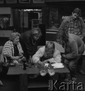 1986, Warszawa, Polska.
Spotkanie z aktorką Ewą Szykulską w Domu Przyjaźni Towarzystwa Przyjaźni Polsko-Radzieckiej przy ulicy Marszałkowskiej 115.
Fot. Romuald Broniarek, zbiory Ośrodka