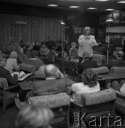 1986, Warszawa, Polska.
Spotkanie z aktorką Ewą Szykulską w Domu Przyjaźni Towarzystwa Przyjaźni Polsko-Radzieckiej przy ulicy Marszałkowskiej 115.
Fot. Romuald Broniarek, zbiory Ośrodka