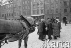 1987, Warszawa, Polska.
Radzieccy turyści na Rynku Starego Miasta.
Fot. Romuald Broniarek, zbiory Ośrodka KARTA