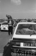 1987, Warszawa, Polska.
Giełda samochodowa na Bemowie.
Fot. Romuald Broniarek, zbiory Ośrodka KARTA