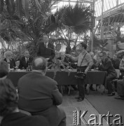 Czerwiec 1968, Zielona Góra, Polska.
Palmiarnia, ogłoszenie laureatów IV Festiwalu Piosenki Radzieckiej . 
Fot. Romuald Broniarek, zbiory Ośrodka KARTA.