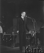 Czerwiec 1968, Zielona Góra, Polska.
Uczestnik IV Festiwalu Piosenki Radzieckiej w czasie koncertu.
Fot. Romuald Broniarek, zbiory Ośrodka KARTA.
