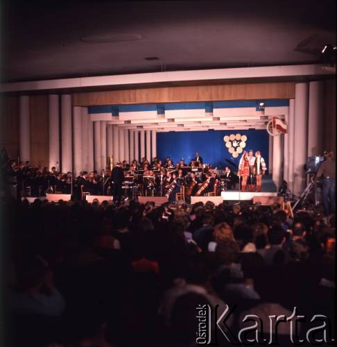 Czerwiec 1972, Zielona Góra, Polska.
Ogólny widok sceny i widowni na VIII Festiwalu Piosenki Radzieckiej.
Fot. Romuald Broniarek, zbiory Ośrodka KARTA.
