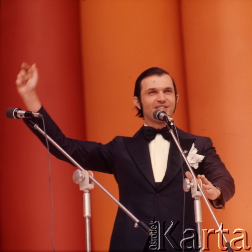 Czerwiec 1973, Zielona Góra, Polska.
Adam Zwierz - jeden z wykonawców Koncertu Przyjaźni na IX Festiwalu Piosenki Radzieckiej.
For. Romuald Broniarek, zbiory Ośrodka KARTA.