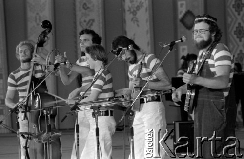 Czerwiec 1976, Zielona Góra, Polska.
Zespół muzyczny w czasie koncertu na XII Festiwalu Piosenki Radzieckiej.
Fot. Romuald Broniarek, zbiory Ośrodka KARTA