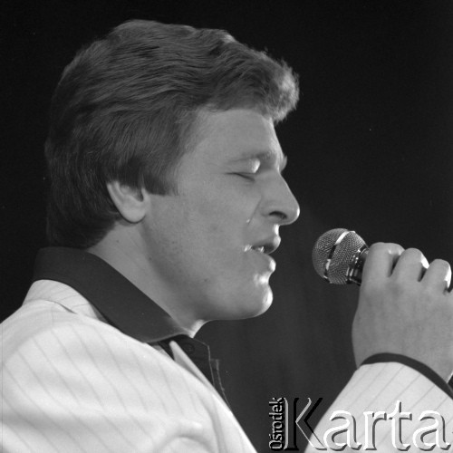 Kwiecień 1979, Radom, Polska.
Występ podczas eliminacji do XV Festiwalu Piosenki Radzieckiej w Zielonej Górze. 
Fot. Romuald Broniarek, zbiory Ośrodka KARTA
