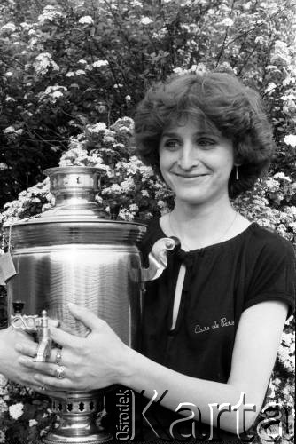 Czerwiec 1980, Zielona Góra, Polska.
Jedna z laureatek XVI Festiwalu Piosenki Radzieckiej w Zielonej Górze.
Fot. Romuald Broniarek, zbiory Ośrodka KARTA