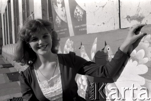 1981, Inowrocław, Polska.
Uczestniczka eliminacji do XVII Festiwalu Piosenki Radzieckiej w Zielonej Górze.
Fot. Romuald Broniarek, zbiory Ośrodka KARTA
