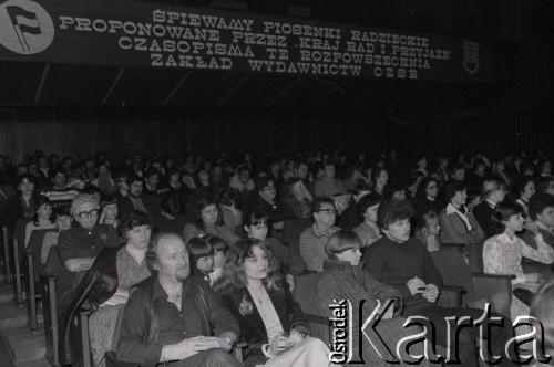 1981, Inowrocław, Polska.
Publiczność oglądająca eliminacje do XVII Festiwalu Piosenki Radzieckiej w Zielonej Górze. 
Fot. Romuald Broniarek, zbiory Ośrodka KARTA