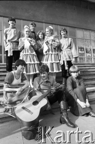 Maj 1982, Tarnów, Polska.
Uczestnicy eliminacji do XVIII Festiwalu Piosenki Radzieckiej.
Fot. Romuald Broniarek, zbiory Ośrodka KARTA