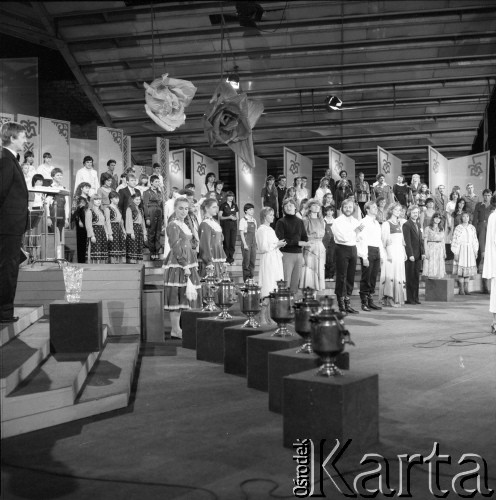 Czerwiec 1982, Zielona Góra, Polska.
Ceremonia wręczania nagród na XVIII Festiwalu Piosenki Radzieckiej.
Fot. Romuald Broniarek, zbiory Ośrodka KARTA