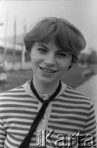 Kwiecień 1983, Tarnów, Polska.
Uczestniczka eliminacji do XIX Festiwalu Piosenki Radzieckiej.
Fot. Romuald Broniarek, zbiory Ośrodka KARTA