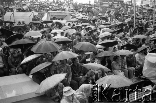 Czerwiec 1984, Zielona Góra, Polska.
Publiczność na XX Festiwalu Piosenki Radzieckiej.
Fot. Romuald Broniarek, zbiory Ośrodka KARTA