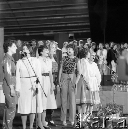 Czerwiec 1984, Zielona Góra, Polska.
Występ uczestników na XX Festiwalu Piosenki Radzieckiej. 
Fot. Romuald Broniarek, zbiory Ośrodka KARTA