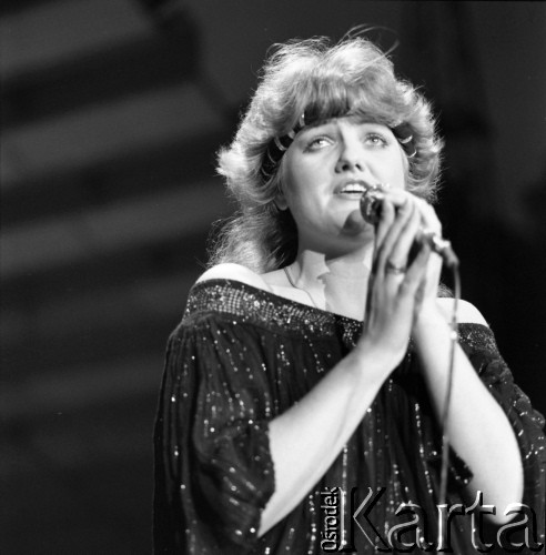Czerwiec 1984, Zielona Góra, Polska.
Występ solistki na XX Festiwalu Piosenki Radzieckiej.
Fot. Romuald Broniarek, zbiory Ośrodka KARTA