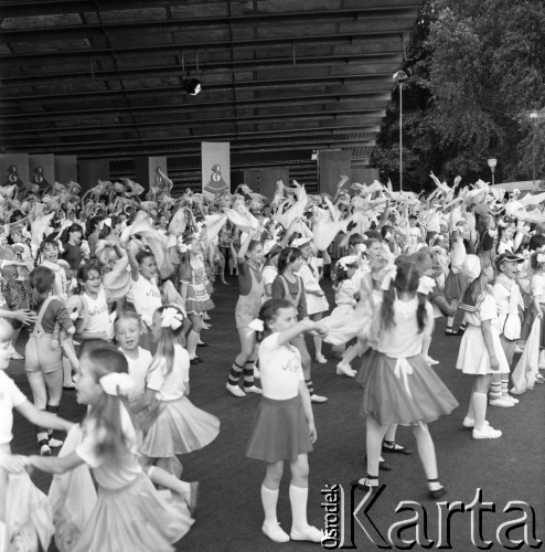Czerwiec 1984, Zielona Góra, Polska.
Występ zespołu dziecięcego na XX Festiwalu Piosenki Radzieckiej.
Fot. Romuald Broniarek, zbiory Ośrodka KARTA