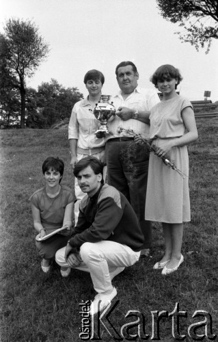 Czerwiec 1985, Zielona Góra, Polska.
Grupa laureatów XXI Festiwalu Piosenki Radzieckiej. 
Fot. Romuald Broniarek, zbiory Ośrodka KARTA