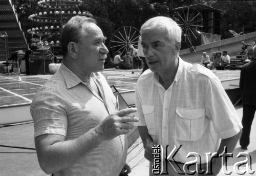 1986, Zielona Góra, Polska.
Organizatorzy XXII Festiwalu Piosenki Radzieckiej.  1. z lewej Stanisław Lewandowski, organizator Festiwalu.
Fot. Romuald Broniarek, zbiory Ośrodka KARTA
