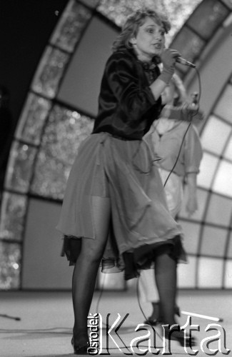 1989, Zielona Góra, Polska.
Uczestniczka podczas występu na XXV Festiwalu Piosenki Radzieckiej. 
Fot. Romuald Broniarek, zbiory Ośrodka KARTA
