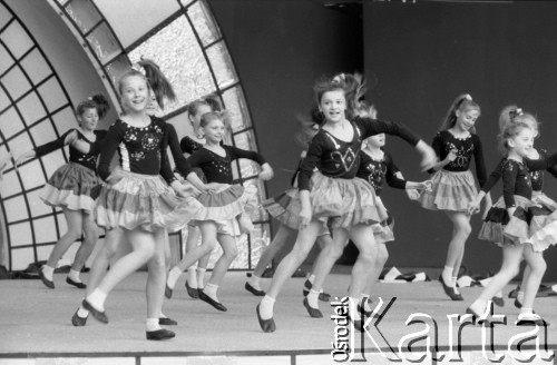 1989, Zielona Góra, Polska.
Występ dzieci podczas XXV Festiwalu Piosenki Radzieckiej. 
Fot. Romuald Broniarek, zbiory Ośrodka KARTA