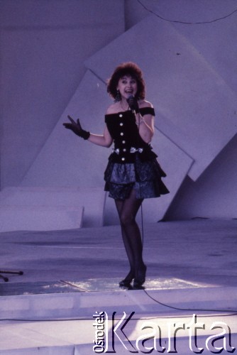 1989, Zielona Góra, Polska.
Uczestniczka podczas występu na XXV Festiwalu Piosenki Radzieckiej. 
Fot. Romuald Broniarek, zbiory Ośrodka KARTA