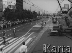 3-5.08.1981, Warszawa, Polska.
Strajk Miejskich Zakładów Komunikacyjnych, blokada ronda na skrzyżowaniu Alej Jerozolimskich i Marszałkowskiej.
Fot. NN, zbiory Ośrodka KARTA, udostępniła Krystyna Zgorzelska-Zonn.

