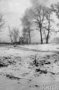 16.01.1945, Radomsko, Polska.
Walki o wyzwolenie Radomska, widoczne płonące zabudowania. Fotografia wykonana na przedmieściach miasteczka.
Fot. Ryszard Pełka, zbiory Ośrodka KARTA, udostępnił Ryszard Pełka

