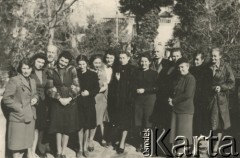 1942-1943, Teheran, Persja (Iran).
Pracownicy Centralnego Biura Ewidencji.
Fot. NN, zbiory Ośrodka KARTA, album Konstantego Rdułtowskiego udostępniła Teresa Koziorowska.
 
