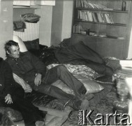 3-10.10.1979, Warszawa, Polska.
Głodówka solidarnościowa członków i sympatyków Komitetu Samoobrony Społecznej KOR (KSS KOR) w kościele Św. Krzyża w obronie więźniów politycznych w Czechosłowacji oraz aresztowanych Polaków: Adama Wojciechowskiego i Edmunda Zadrożyńskiego. Na zdjęciu Jacek Bierezin.
Fot. NN, kolekcja Jacka Kuronia, zbiory Ośrodka KARTA