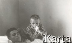Ok. 1949-1950, Polska.
Bracia Jacek i Andrzej Kuroniowie.
Fot. NN, kolekcja Jacka Kuronia, zbiory Ośrodka KARTA