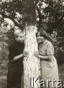 Lata 50., Warszawa, Polska.
Wanda Kuroń z domu Rudeńska z synem Andrzejem.
Fot. NN, kolekcja Jacka Kuronia, zbiory Ośrodka KARTA