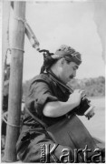 Lata 50-te, Polska.
Adam Śmietański z aparatem fotograficznym.
Fot. NN, zbiory Ośrodka KARTA, udostępniła Danuta Śmietańska.

