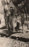 1945, brak miejsca.
 Więźniowie wyzwolonego obozu koncentracyjnego.
 Fot. NN, zbiory Ośrodka KARTA, kolekcję dominikanina, brata Bernarda Gerbera udostępnił Mariusz Sielski.
   
