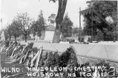 1935, Wilno, Polska.
Cmentarz wojskowy na Rossie i mauzoleum Marszałka Józefa Piłsudskiego.
Fot. NN, zbiory Ośrodka KARTA, kolekcja Zofii Makiełło, udostępnił Jan Stanisław Tumiłowicz.

