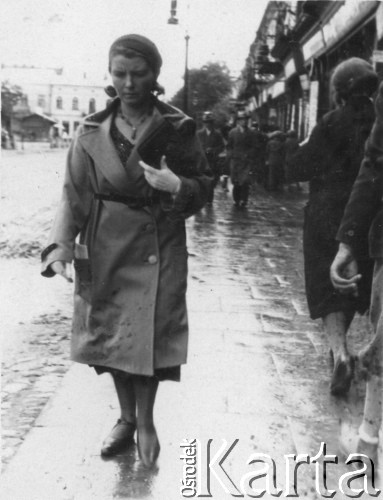 Lata 30., Kołomyja, woj. stanisławowskie, Polska.
Maria Krogulska, nauczycielka.
Fot. Julian Krogulski, zbiory Oúrodka KARTA, udostępnił Mariusz Krogulski.