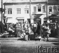 Lata 30., Kołomyja, woj. stanisławowskie, Polska.
Rynek - dzień targowy.
Fot. Julian Krogulski, zbiory Oúrodka KARTA, udostępnił Mariusz Krogulski.