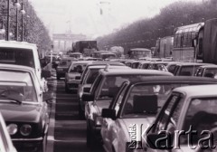 Poranek 10.11.1989, Berlin, Niemcy.
Upadek Muru Berlińskiego, korek na ulicy, w tle Brama Brandenburska.
Fot. Jerzy Patan, zbiory Ośrodka KARTA, przekazał Jerzy Patan.