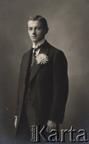 30.03.1916, Czernihów, Rosja.
 Mieczysław Kuczyński, pracownik Centralnego Komitetu Obywatelskiego, portret.
 Fot. NN, zbiory Ośrodka KARTA, udostępniła Halina Żero
   
