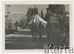 14.08.1943, Teheran, Iran.
Obóz Cywilny nr 3, n/z harcerze podczas ćwiczeń.
Fot. Zygmunt Klemensiewicz, kolekcja Anny Skoczylas, zbiory Fundacji Ośrodka KARTA