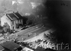 25.06.1976, Radom, Polska. 
Wydarzenia radomskie - czerwiec 1976. Skrzyżowanie ulic Kelles-Krausa i 1-go Maja - płonący budynek KW PZPR.
Fot. NN, zbiory Ośrodka KARTA [sygn. OK 010501], udostępnił Mizerski
